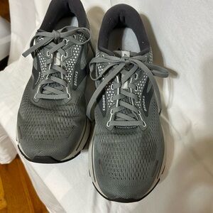 Brooks Men's Charcoal Athletic Shoes